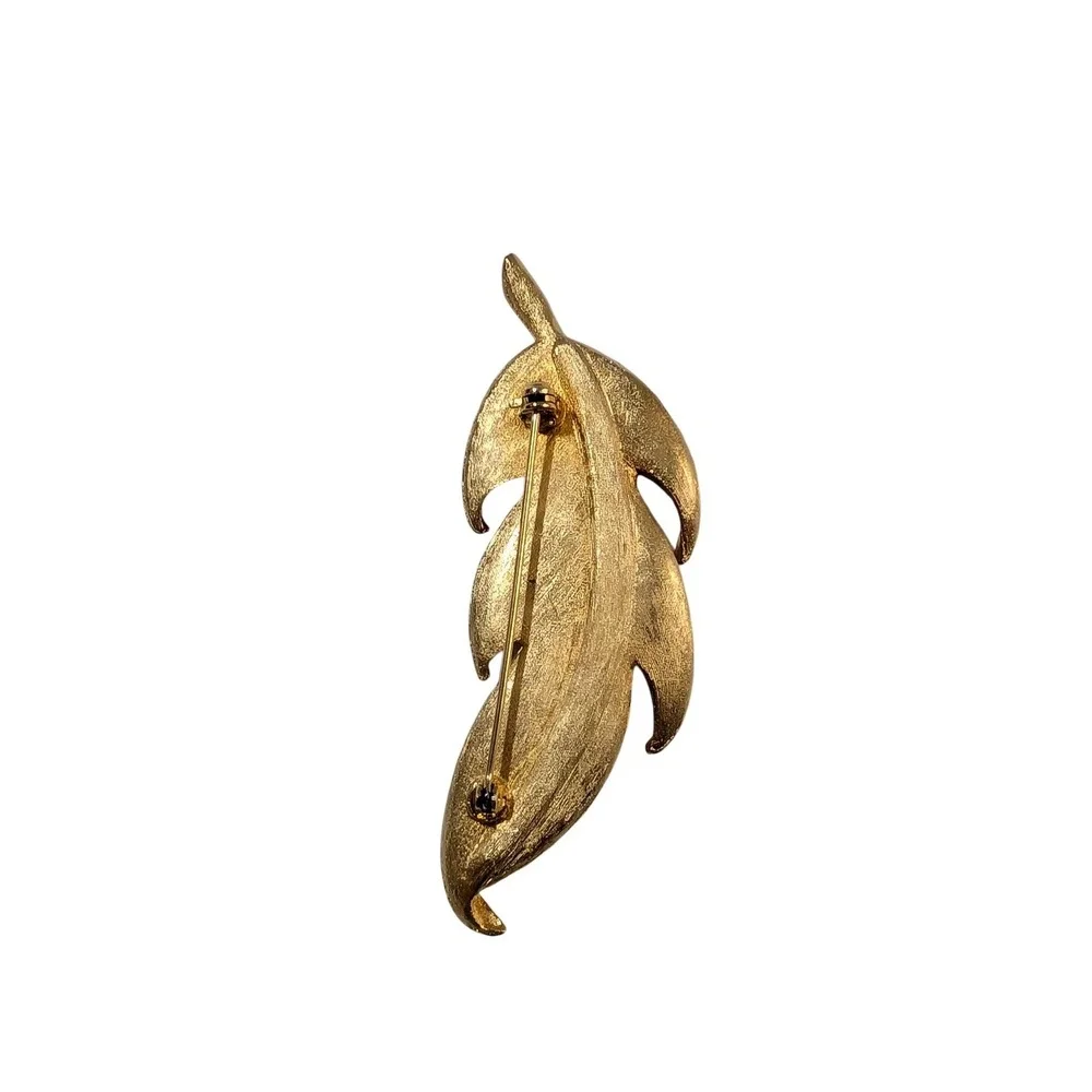 Vintage Gold Tone Textured Feather Brooch Pin Botanical Nature Jewelry